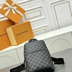 Louis Vuitton Avenue Slingbag Bag